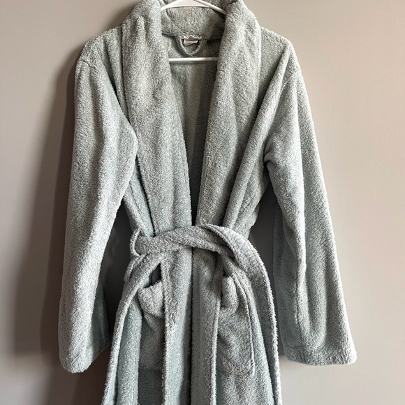 Coyuchi Soft Gray Robe - Picture 3 of 6
